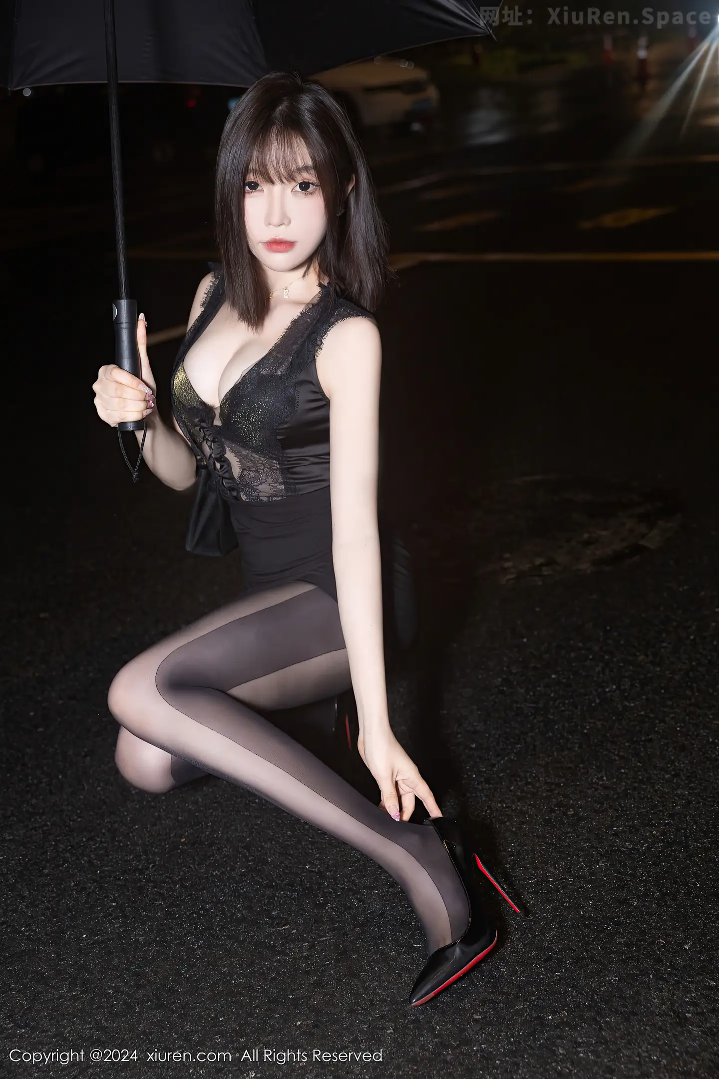 图片[5]-[XiuRen秀人网] VOL.9157 女神徐莉芝Booty性感黑色连衣裙露黑色内衣配超薄黑丝魅惑写真86P-秀人网官方网站